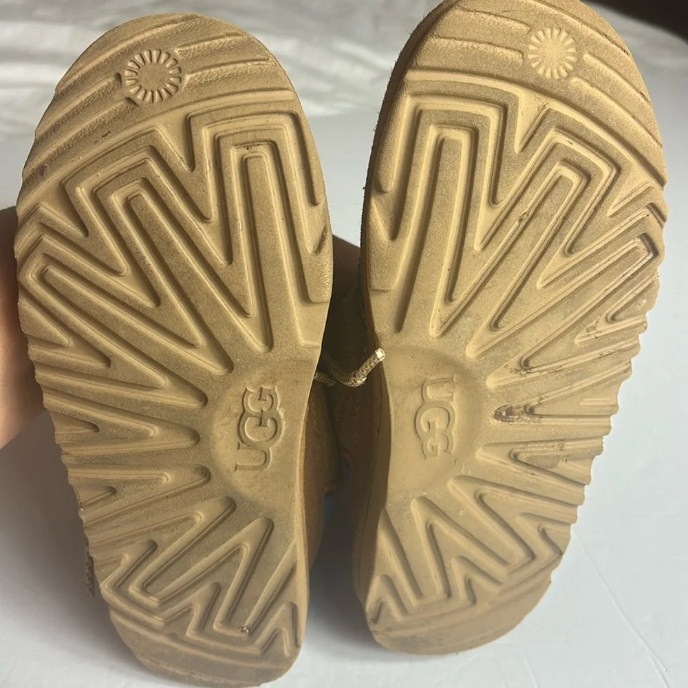 UGG| UGG kid’s hiking/ walking boots size 1. Color tan/blue/red.